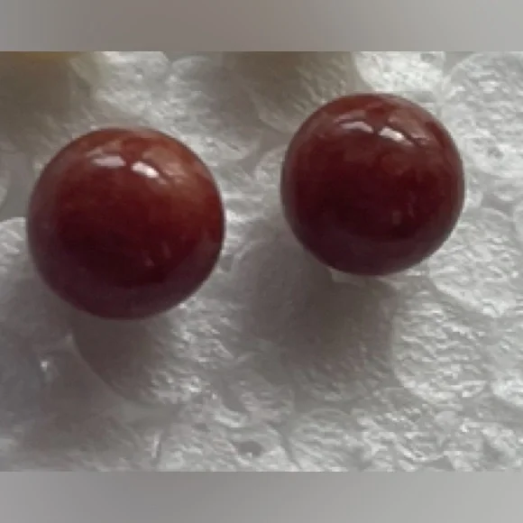 Vintage red gemstone small sphere ball stud earrings
gold tone - Picture 3 of 3